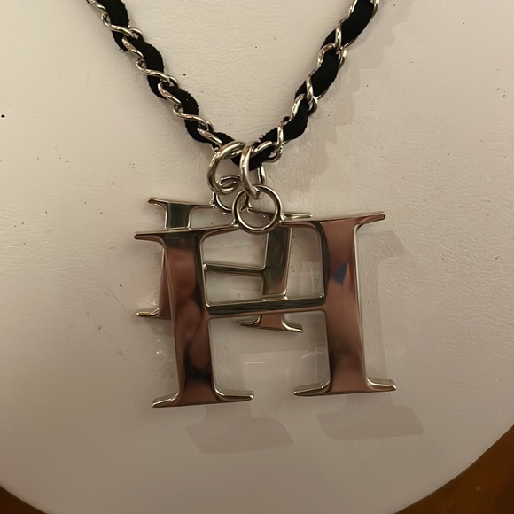 H initial long necklace - Picture 5 of 6